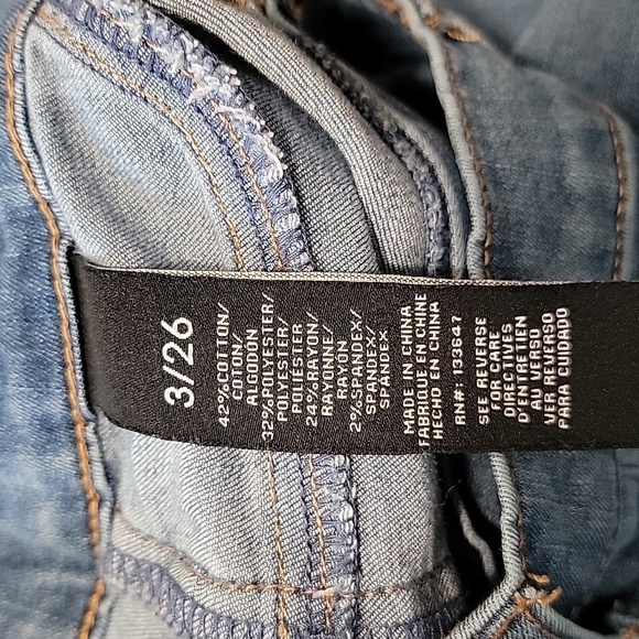 FashionNova Size 3 Distressed Medium Wash Skinny Jeans, Gently Used Condition - Picture 10 of 15